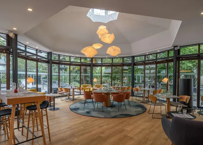 Doubletree By Hilton Paris Hotel Bougival
